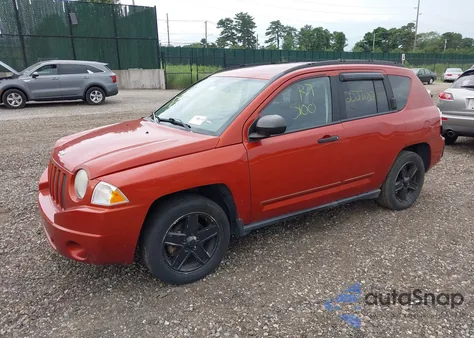 2008 Jeep Compass Sport z USA, uszkodzony, nr VIN 1J8FF47W88D710559